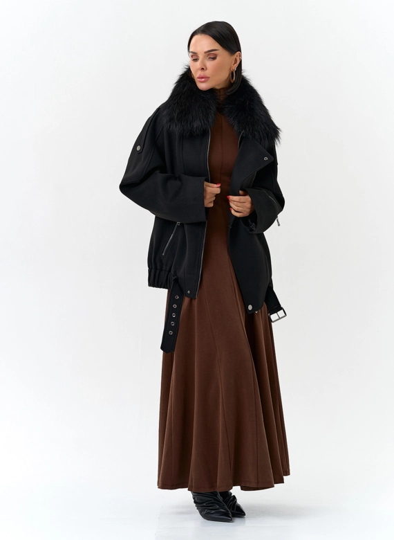 Женское укороченное пальто с отделкой из меха лисы