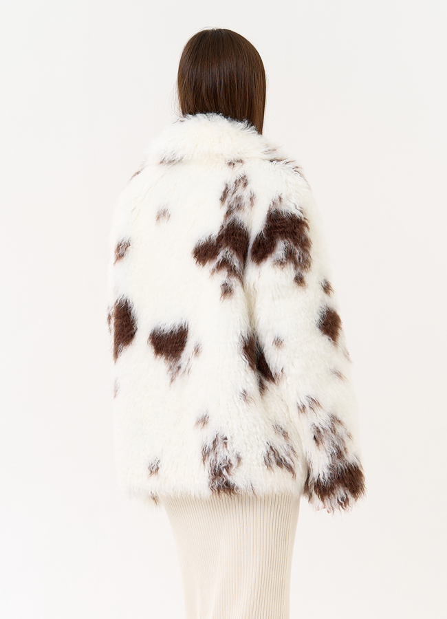 фото Женская шуба из эко меха с анималистическим принтом модель № 31527