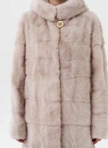 Светлая норковая шуба с капюшоном фото