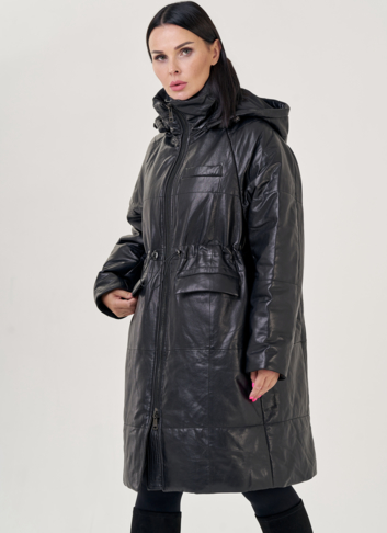Кожаный пуховик с капюшоном черного цвета 