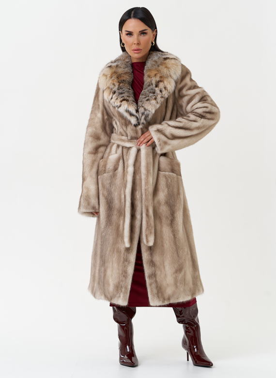 Женская шуба из меха норки с воротником из меха рыси