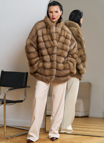 Женская шуба из куницы с воротником