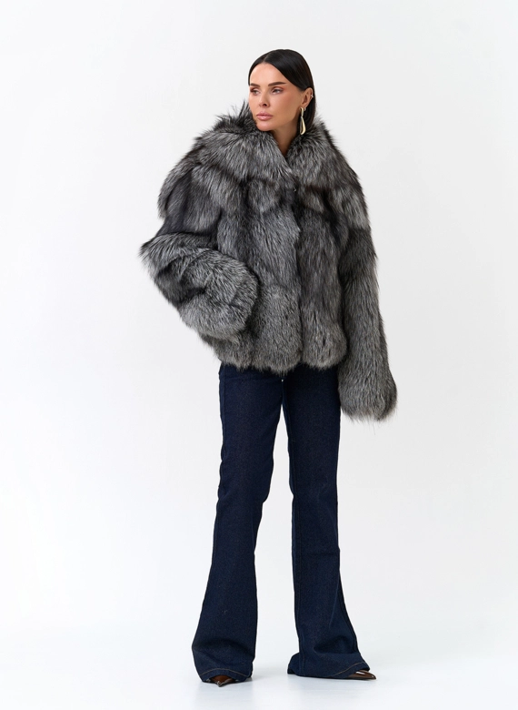 Шуба из меха чернобурой лисы