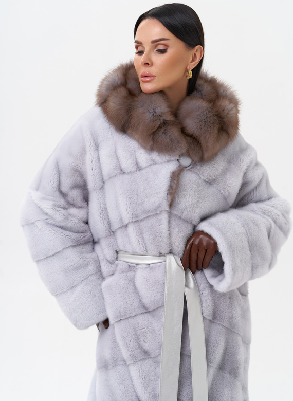 Норковая шуба с капюшоном из меха куницы