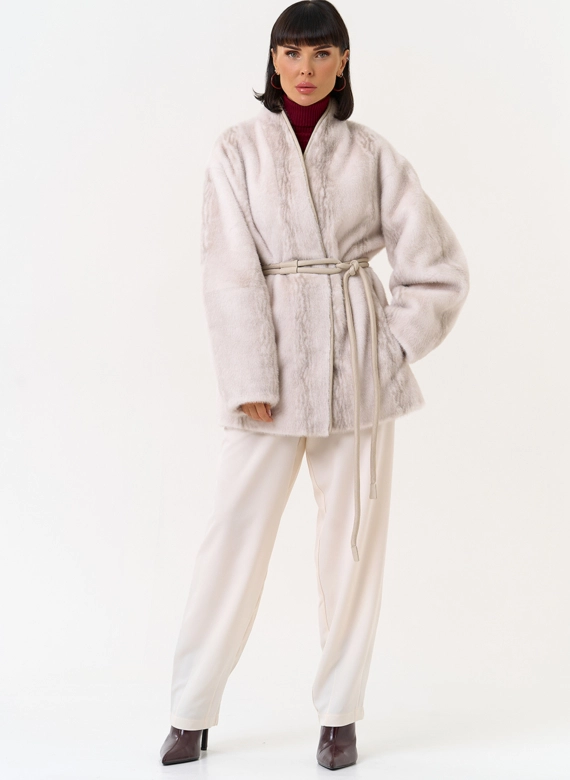 Светлая шуба из эко меха