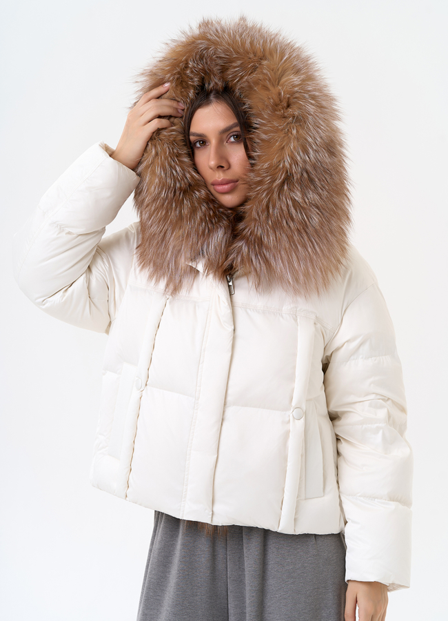 фото Женский пуховик с капюшоном из меха блюфрост модель № 31429