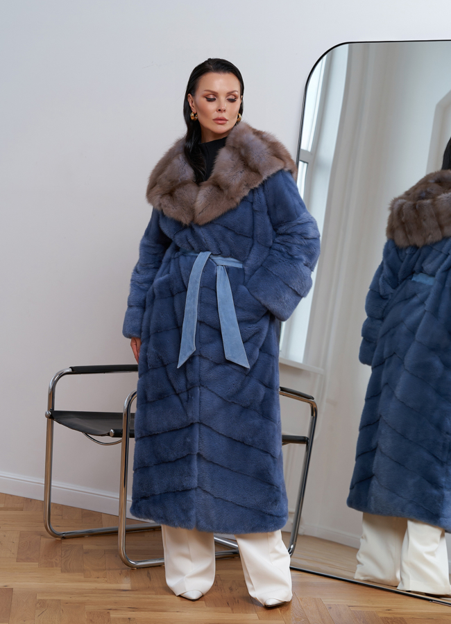 Длинная норковая шуба с капюшоном из меха куницы модель № 27568 меха малина