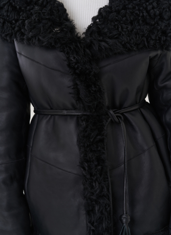 Двухсторонняя дубленка черного цвета