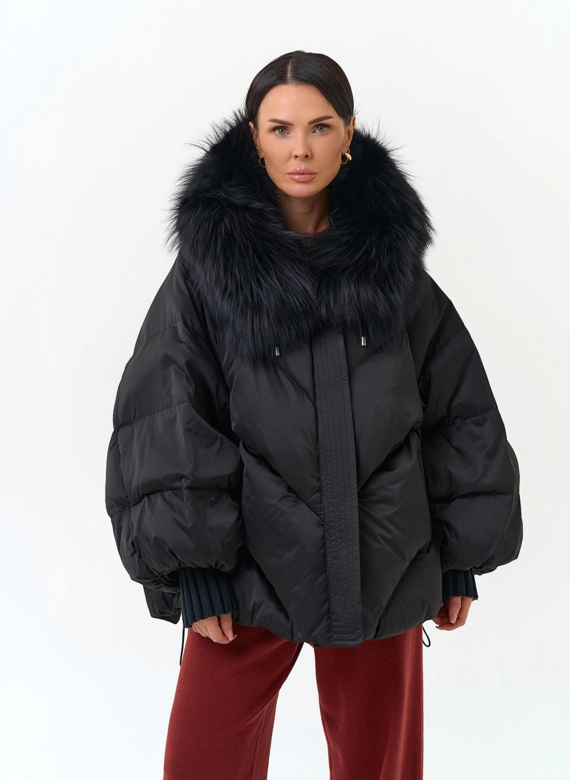 Женский пуховик с мехом чернобурой лисы на капюшоне фото