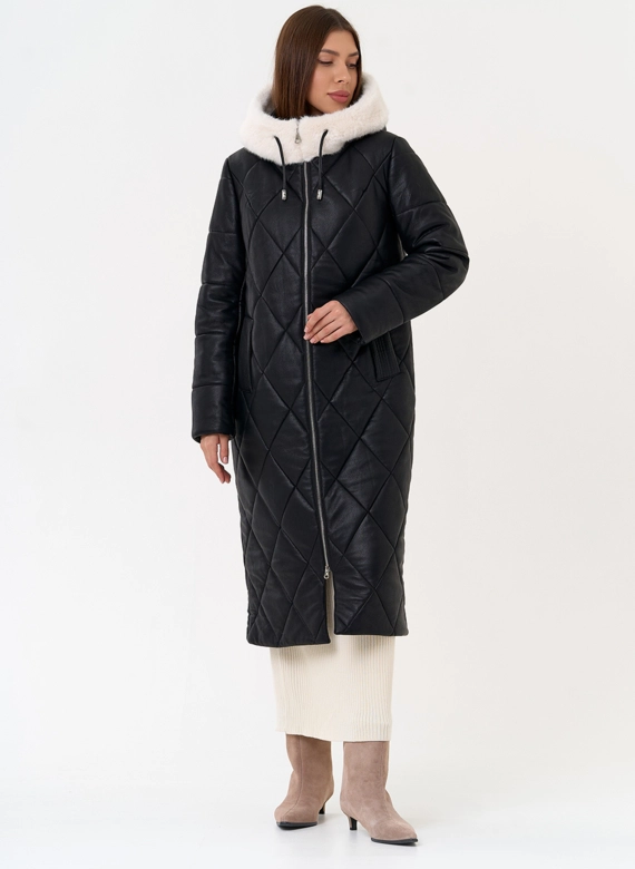 Женское пальто из эко кожи с капюшоном