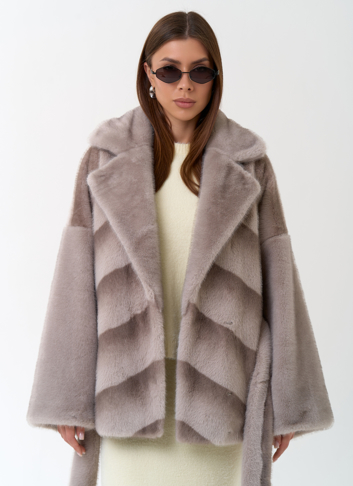 Женская шуба из эко меха с английским воротником 