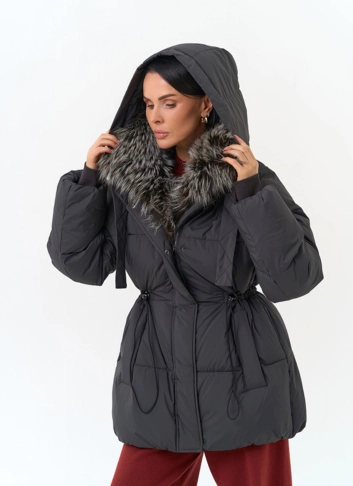 Женский пуховик с мехом чернобурой лисы на капюшоне фото