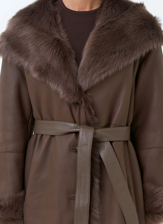 Женская дубленка из натурального меха фото