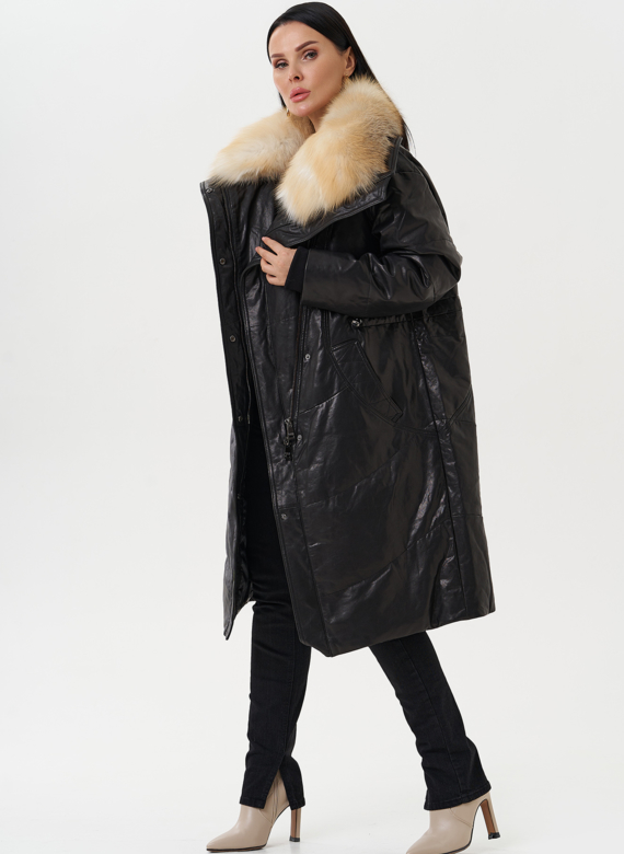Женский кожаный пуховик с отделкой из меха лисы