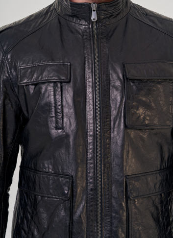 Кожаная куртка с накладными карманами