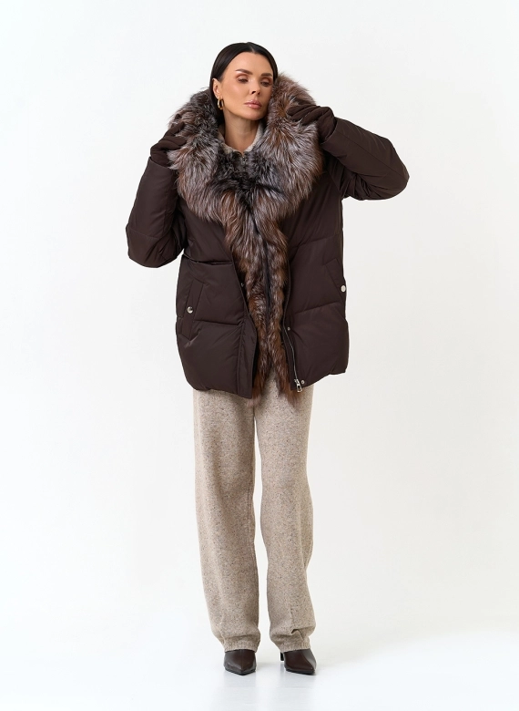 Женский пуховик с отделкой из меха блюфрост фото