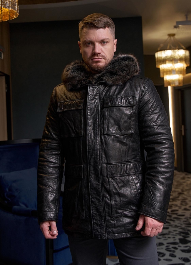 Пуховик из натуральной кожи с мехом енота модель № 28073 меха малина