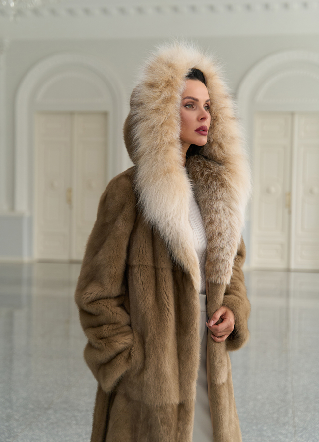 Женская шуба из меха норки с капюшоном из меха рыси модель № 29531 в рассрочку